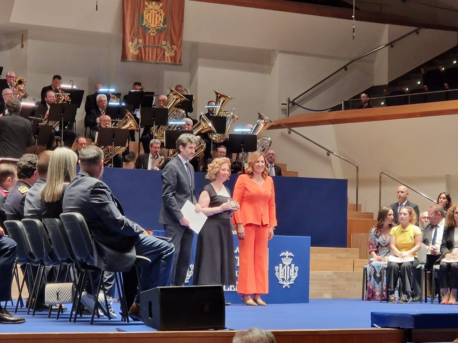 Medalla de gratitud de la ciudad de valencia para el registro de la propiedad 5 | las provincias