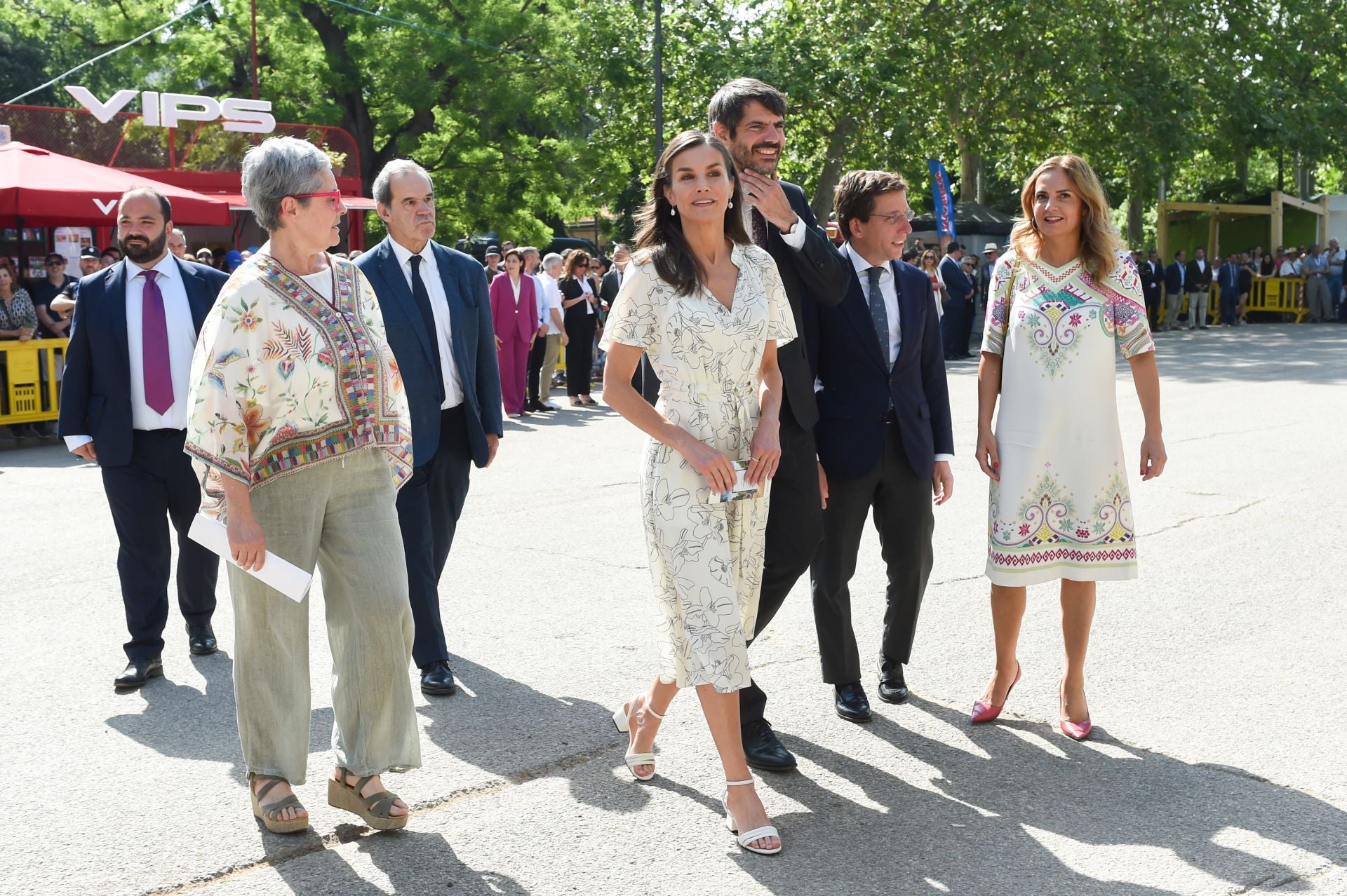 La reina Letizia inaugura la 84ª edición de la Feria del Libro de Madrid |  Las Provincias