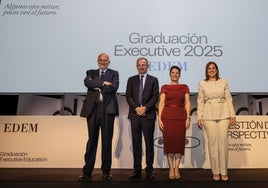 Juan Roig, Enrique Lores, Hortensia Roig y Elena Fernández, este viernes, en la graduación de EDEM.