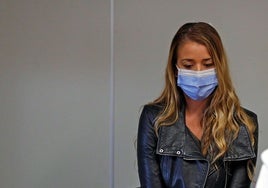 María Jesús Moreno, con mascarilla por la pandemia, en la primera jornada de su juicio en 2020.
