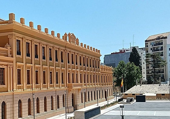 Uno de los edificios rehabilitados del complejo policial de Zapadores.