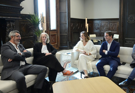 Visita de la paisajista Katherine Gustafson, al Ayuntamiento de Valencia, donde fue recibida por la alcaldesa María José Catalá y Juan Giner, concejal de Urbanismo.