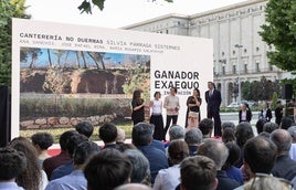Momento de la entrega del Premio.