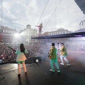 La orquesta París de Noia celebra un concierto en la Plaza Mayor de Valladolid.