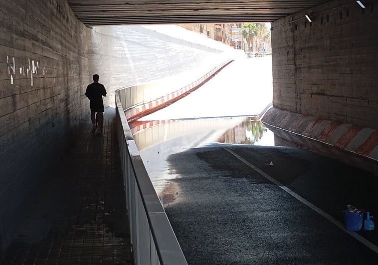 Agua acumulada en la calzada, el pasado viernes.