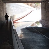 Agua acumulada en la calzada, este viernes.