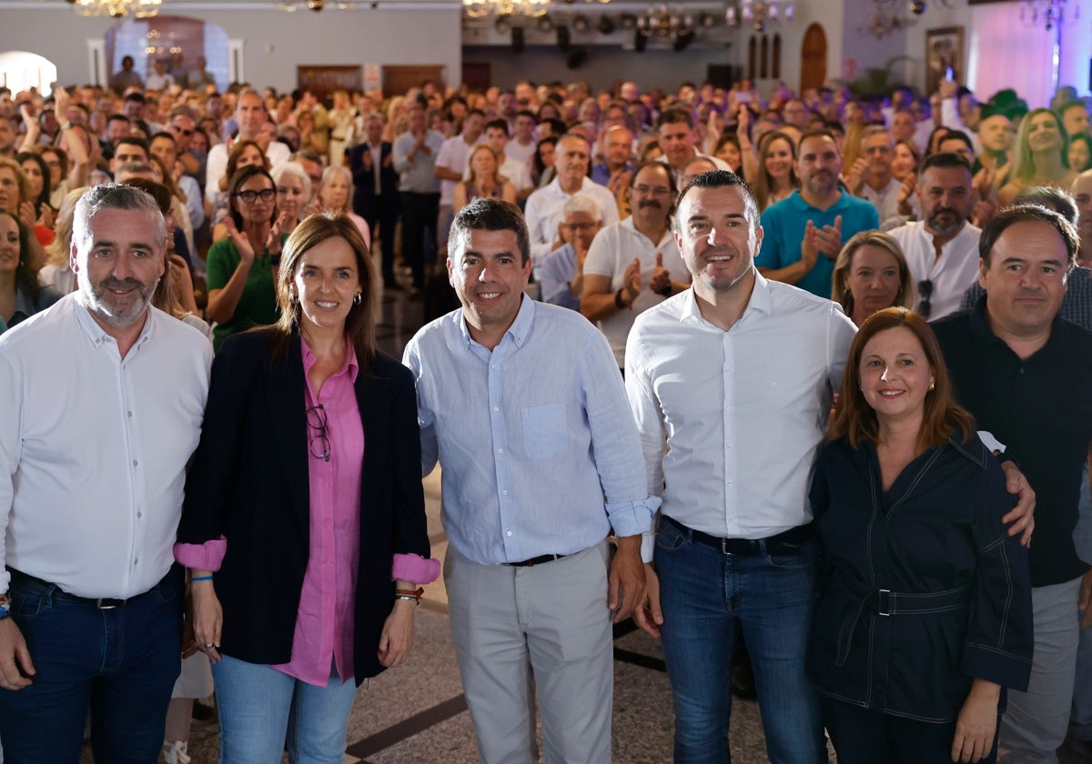 Carlos Gil, Carmen Fúnez, Carlos Mazón, Vicent Mompó, Reme Mazzolari y Juanfran Pérez Llorca, en Náquera.
