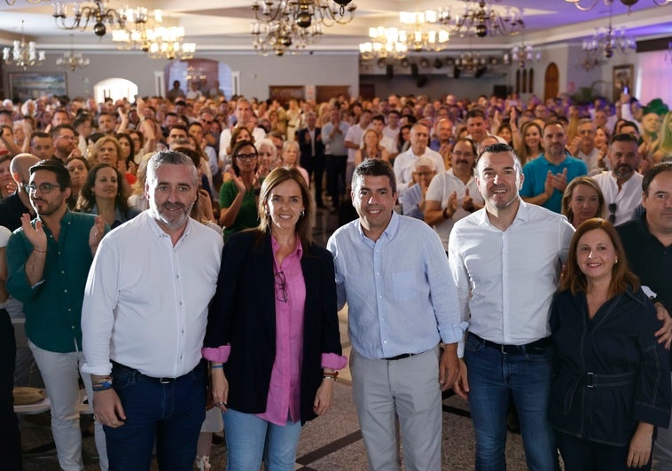 Carlos Gil, Carmen Fúnez, Carlos Mazón, Vicent Mompó, Reme Mazzolari y Juanfran Pérez Llorca, en Náquera.