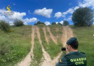 Un agente de la Guardia Civil durante una investigación, en una imagen de archivo.