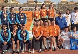 Los atletas de la Comunitat, en lo más alto del podio.