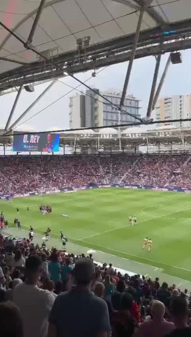 Ovación del Ciutat de València para Julián Calero y Carlos Álvarez, héroes del ascenso