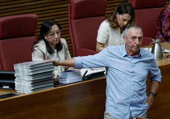 Joan Baldoví, en la tribuna de Les Corts.
