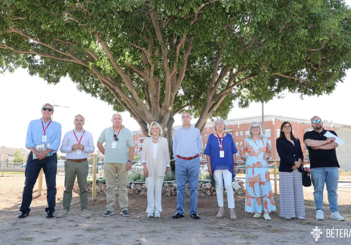 El jurado de los galardones viles en flor visita la localidad para valorar los espacios verdes | las provincias