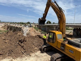 Obras en el Pont Vell de Riba-roja.