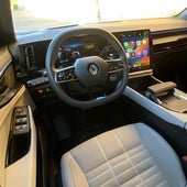 Interior de un Renault Espace, imagen de archivo.