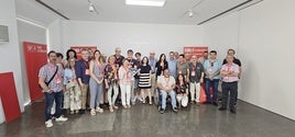 Socialistas de la Vall d'Albaida con el reelegido secretario comarcal y la secretaria de estado de Industria, Rebeca Torró.
