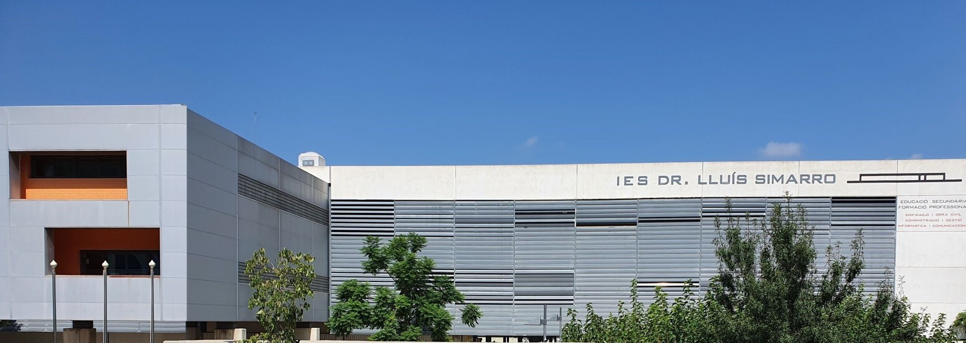 Varios alumnos de un instituto de xàtiva sufren desmayos por el calor ante la falta de climatización en el centro | las provincias