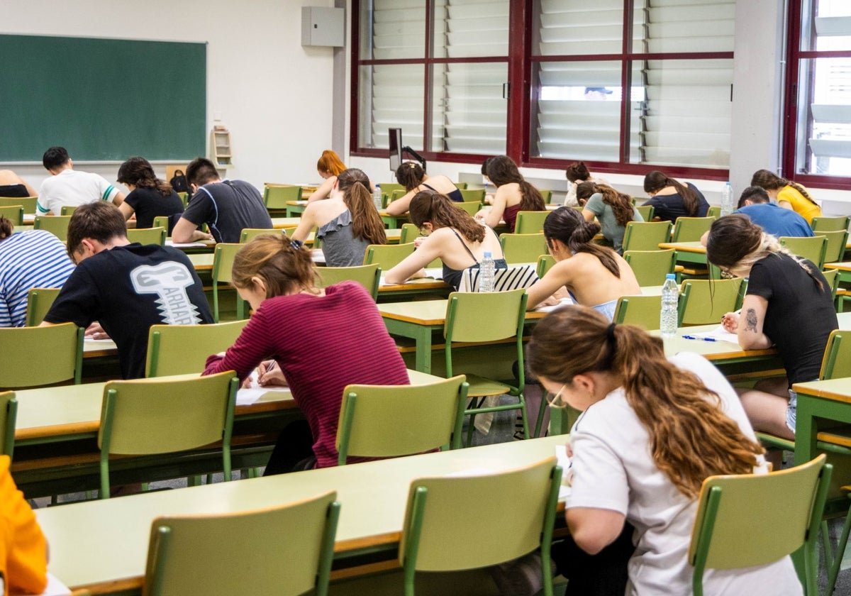 Rovira carga contra el gobierno por no permitir más optatividad para los alumnos de la dana en la selectividad | las provincias