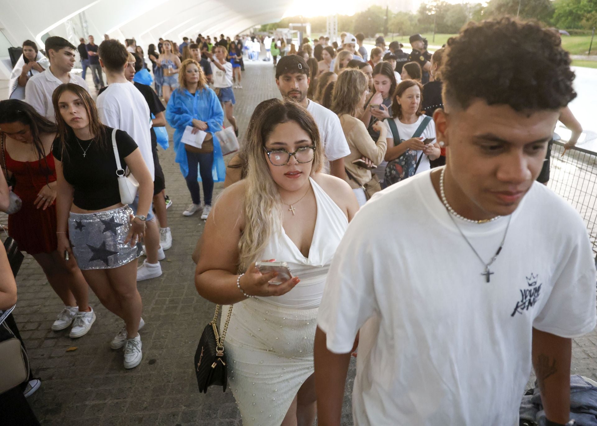 FOTOS | La lluvia obliga a suspender el concierto de Myke Towers en Valencia