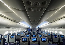 Asientos de la clase turista del Boeing 787 Dreamliner.