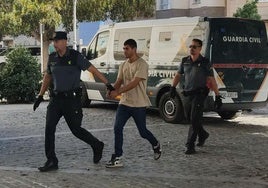 Acepta once años de prisión por matar al septuagenario con el que convivía y enterrarlo en una jardinera