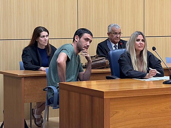 El acusado escucha el veredicto este martes en la Ciudad de la Justicia.