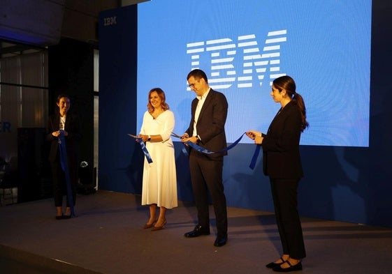María José Catalá y Horacio Morell, durante el acto de inauguración del nuevo espacio de IBM.