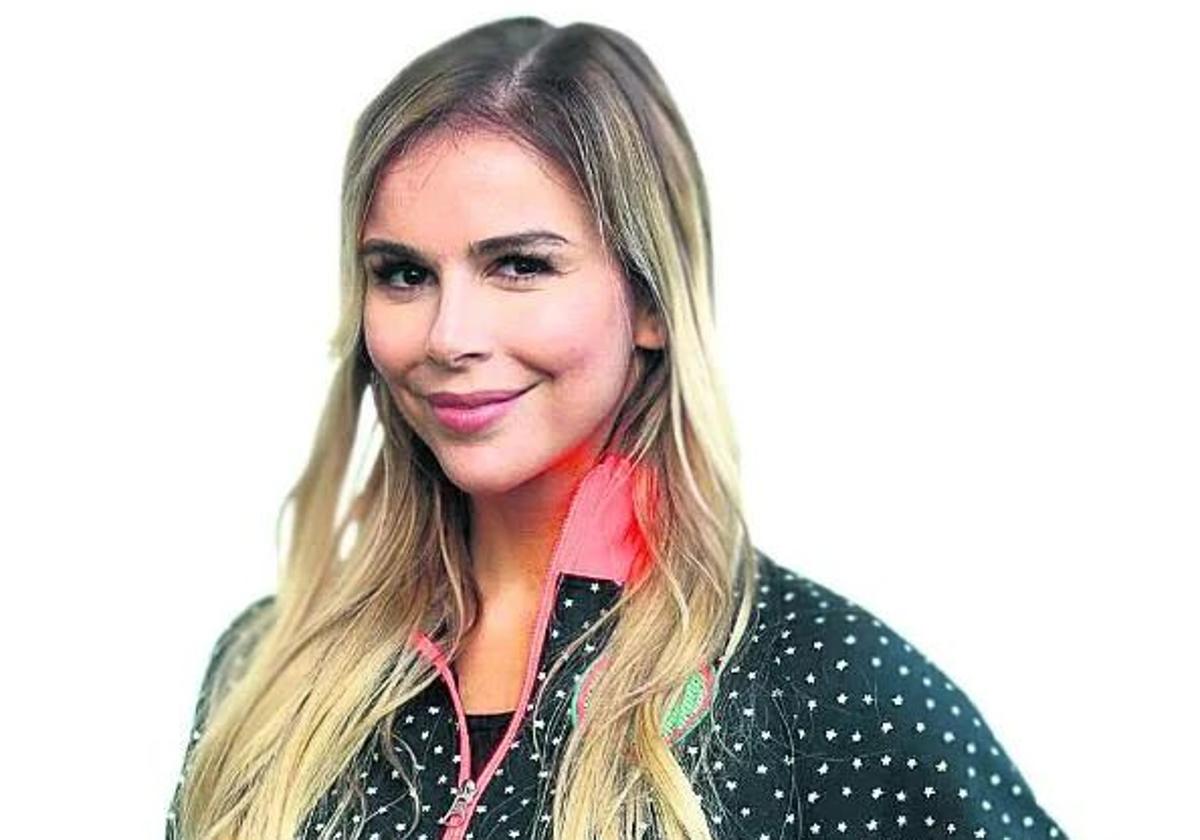 Águeda López, autora de 'La niña que siempre miraba el sol'
