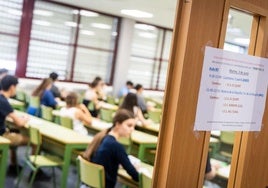 Alumnos durante la PAU 2025.