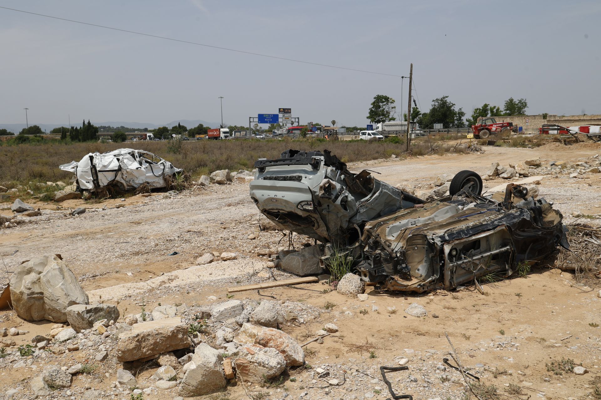 Vertedero de coches y basuras arrastrados por la Dana en el barranco del Poyo