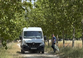 El camino de acceso a la casa rural donde atacaron al empresario desaparecido.