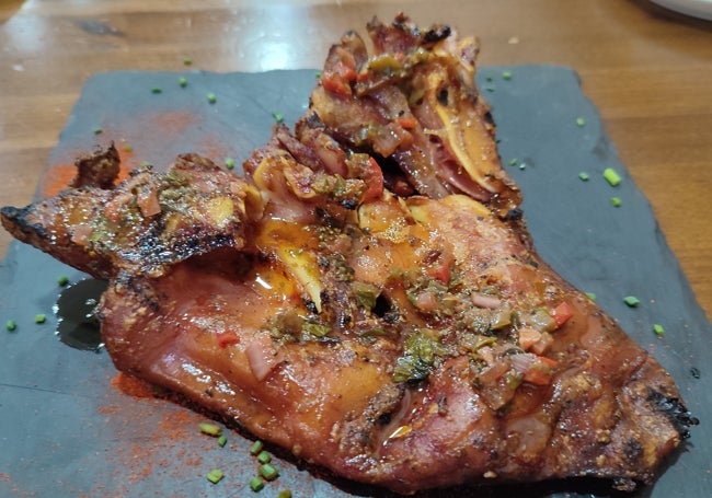 Oreja braseada, una exquisitez.
