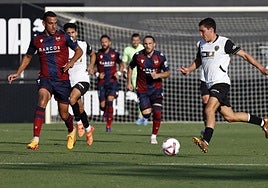El amistoso de la pretemporada en 2024 entre el Valencia y el Levante.