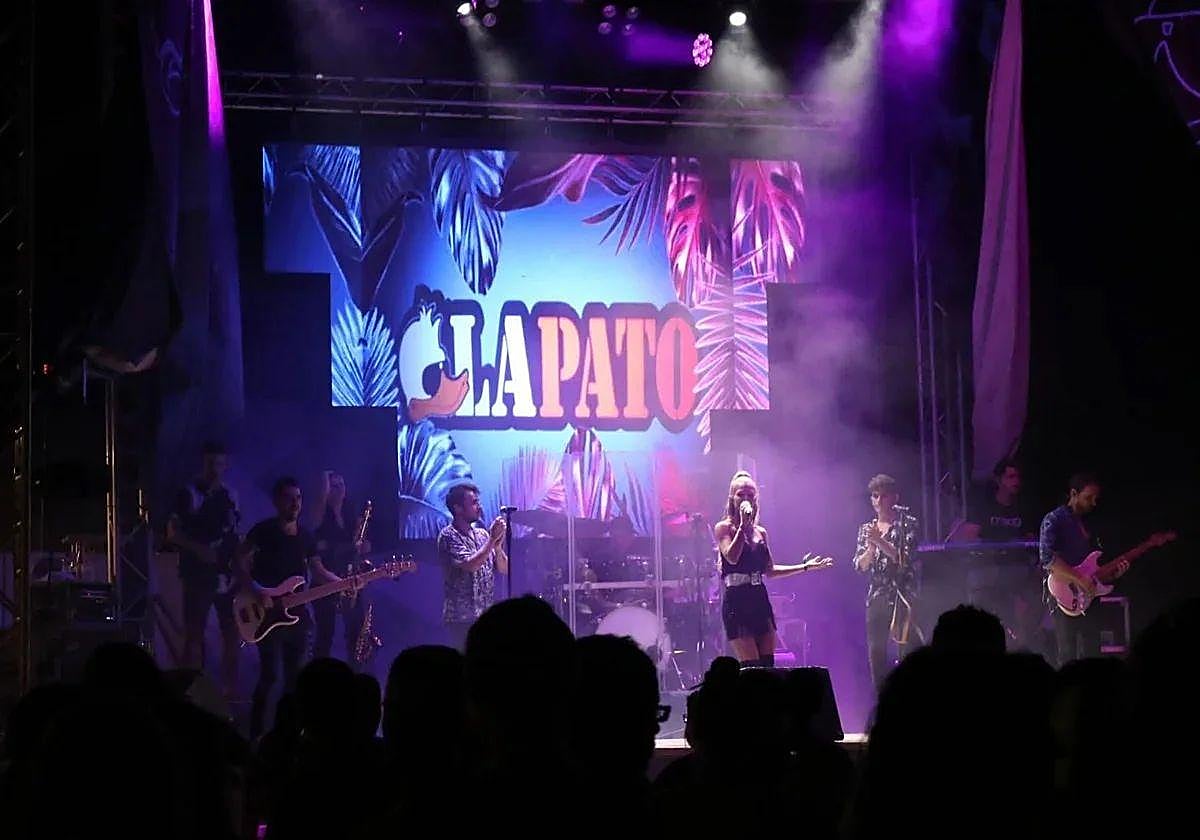 La Orquesta La Pato durante una actuación, imagen de archivo.