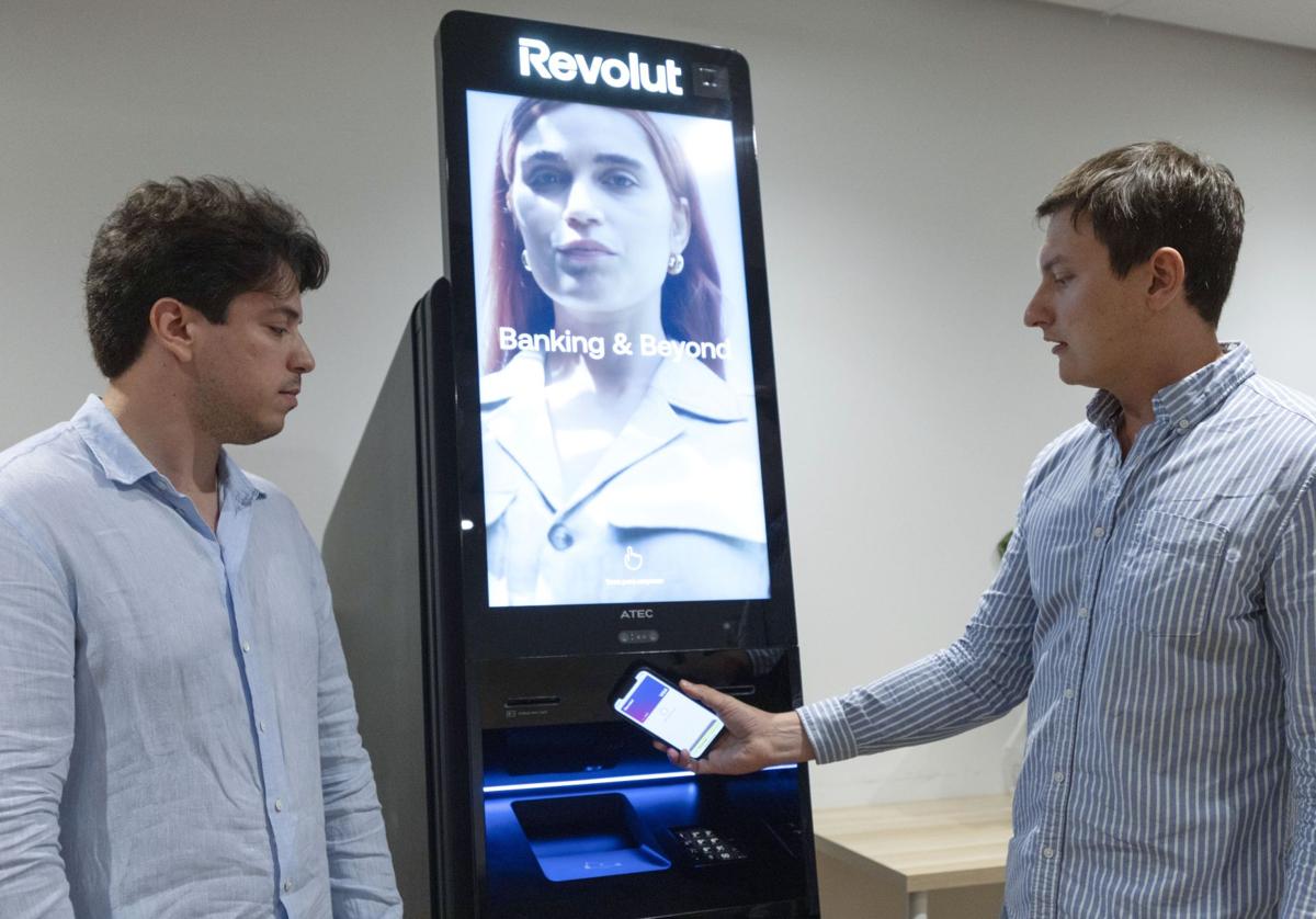 ¿Dónde están los cajeros automáticos de Revolut y qué operaciones se pueden hacer en ellos?