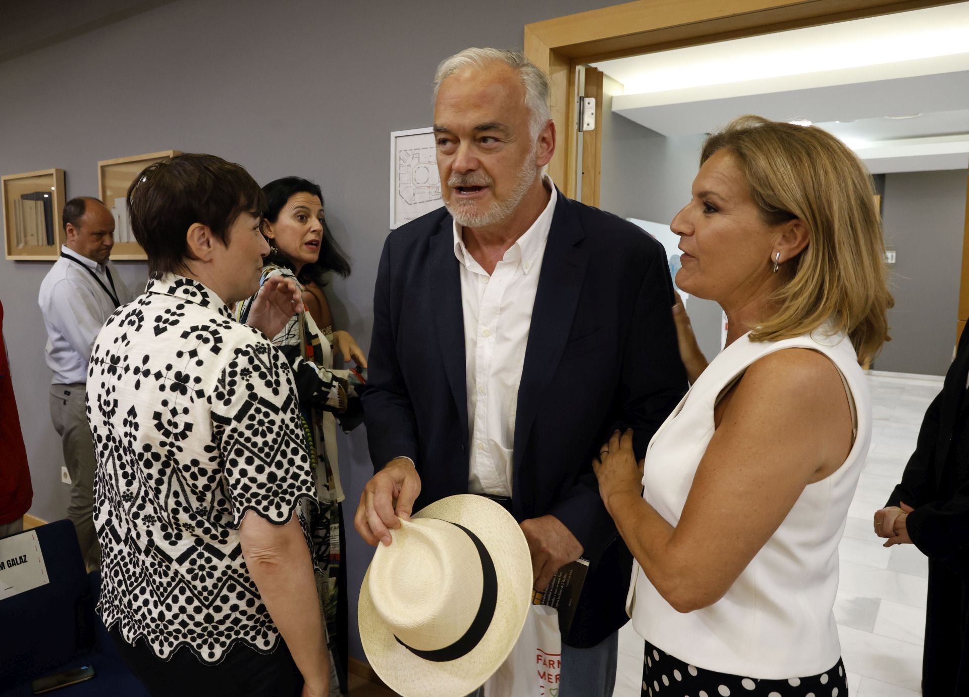 FOTOS | Esteban González Pons presenta su novela en Aula LAS PROVINCIAS