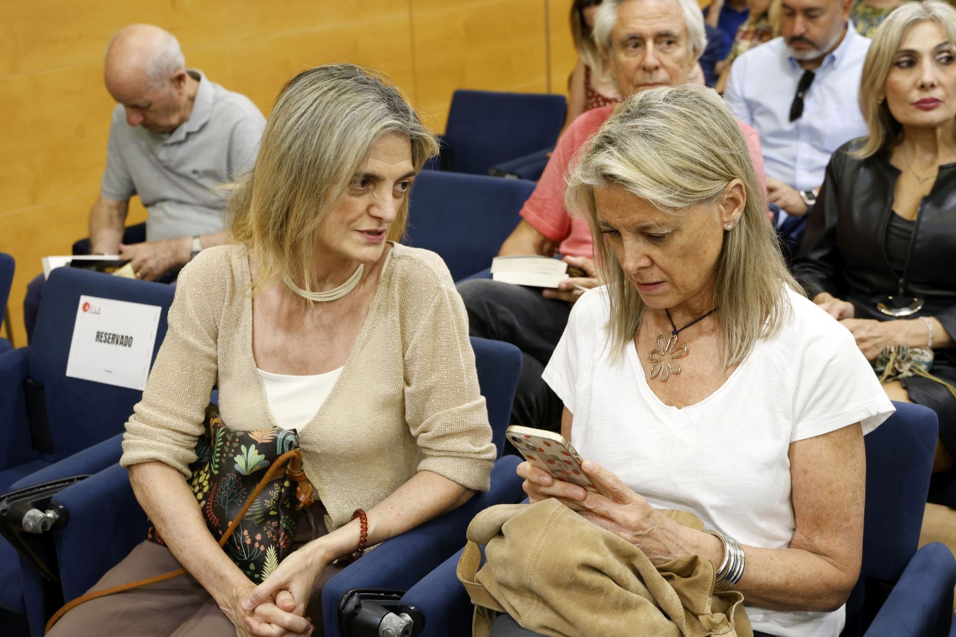 FOTOS | Esteban González Pons presenta su novela en Aula LAS PROVINCIAS
