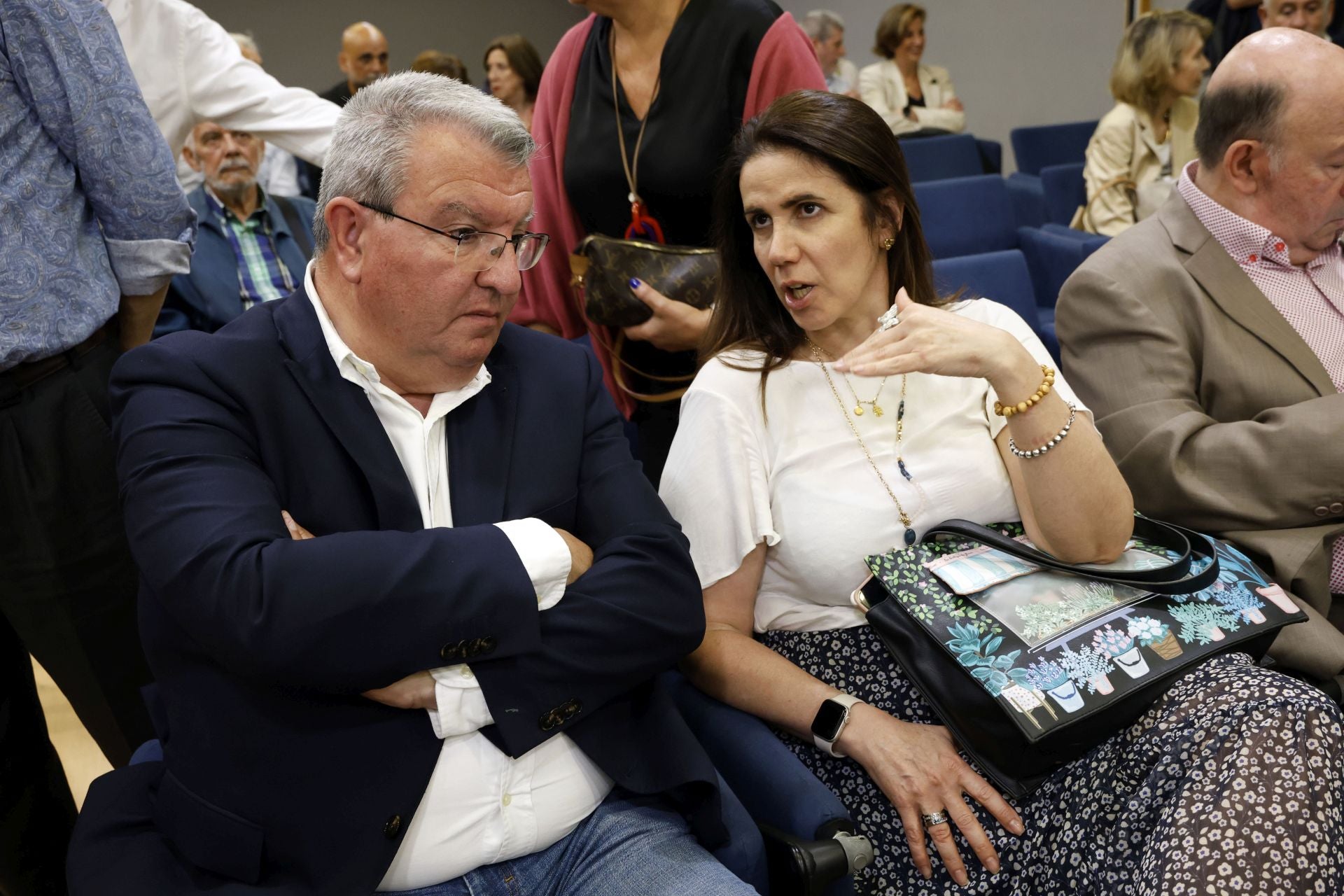 FOTOS | Esteban González Pons presenta su novela en Aula LAS PROVINCIAS