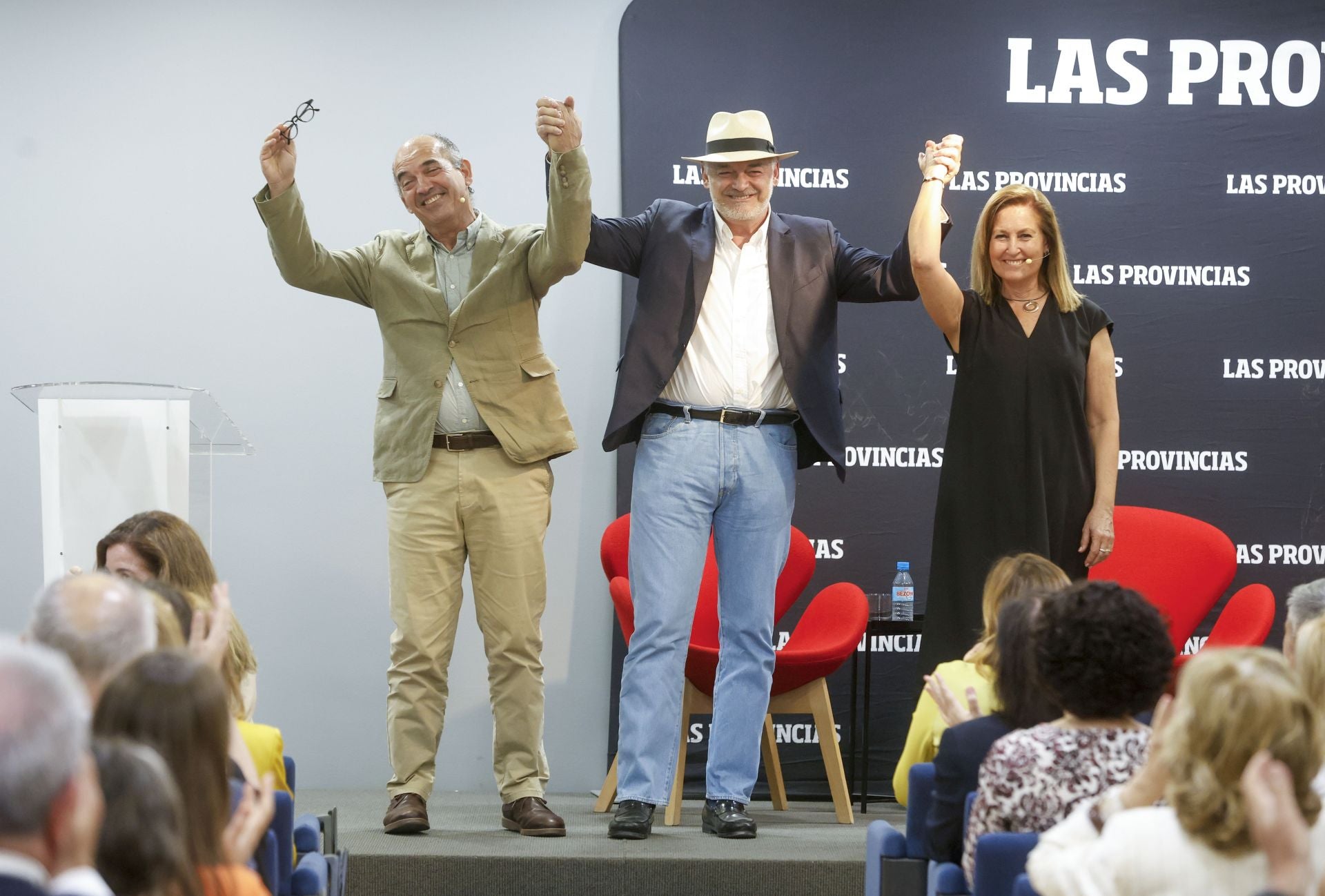 FOTOS | Esteban González Pons presenta su novela en Aula LAS PROVINCIAS