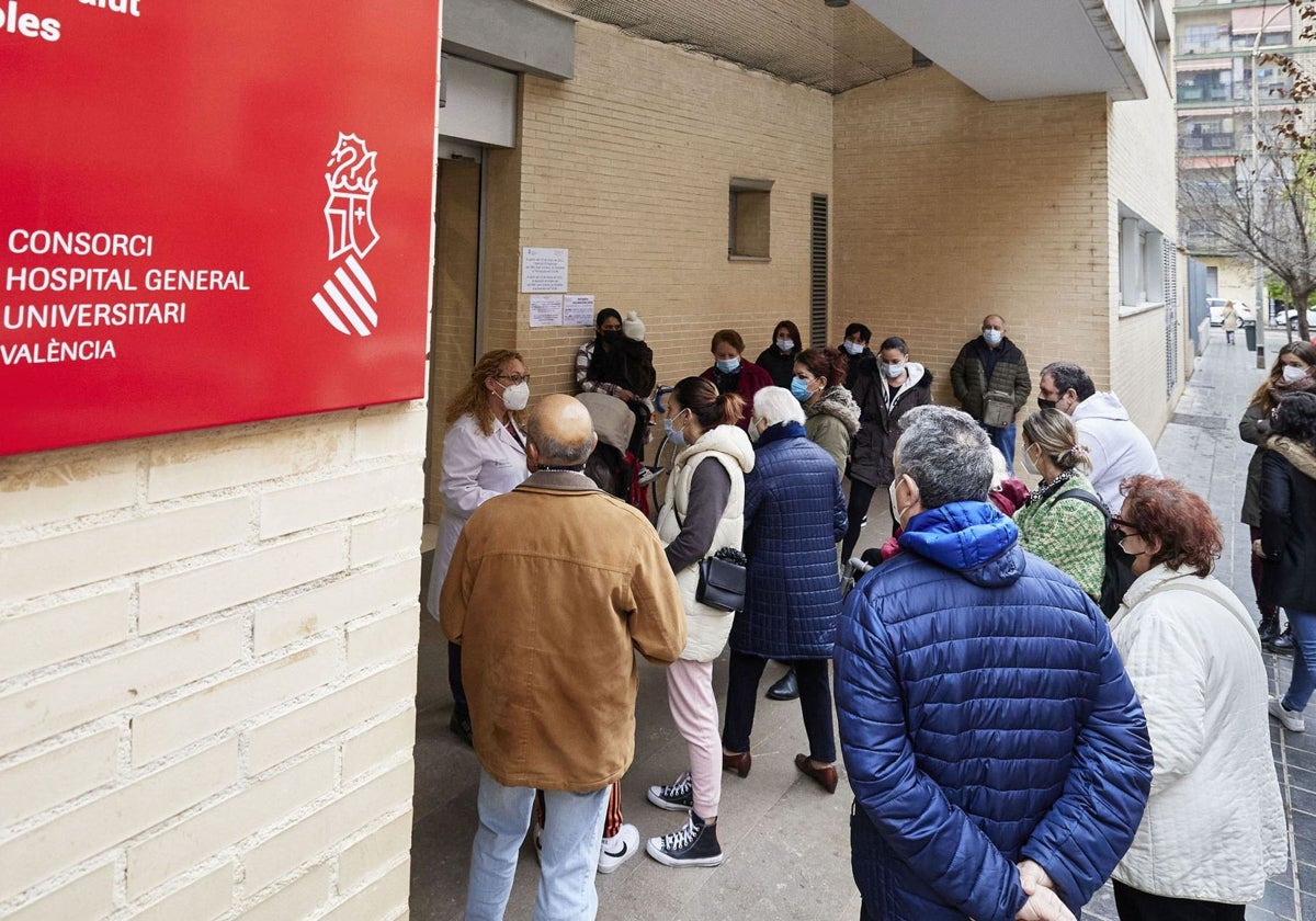 Sanidad abrirá algunos centros de salud los sábados para que las urgencias no colapsen los puntos de atención | las provincias