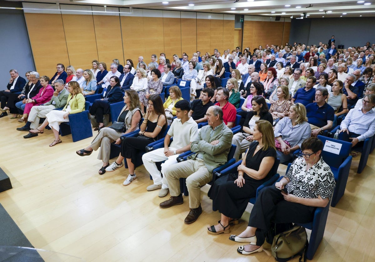 Aspecto de la sala durante la presentación del libro.