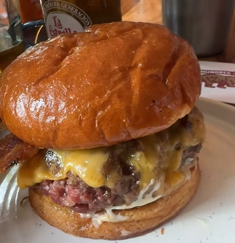 Imagen principal - El primer restaurante de Valencia que ha visitado Carmen Alcayde tras su paso por &#039;Supervivientes&#039;