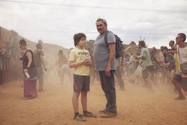 Los protagonistas llegan a una rave perdida en las montañas del sur de Marruecos.