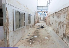 Interior del IES Alameda tras la primera limpieza por la dana.