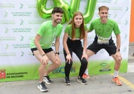 Varios miembros del Club Atletismo Saltamontes.