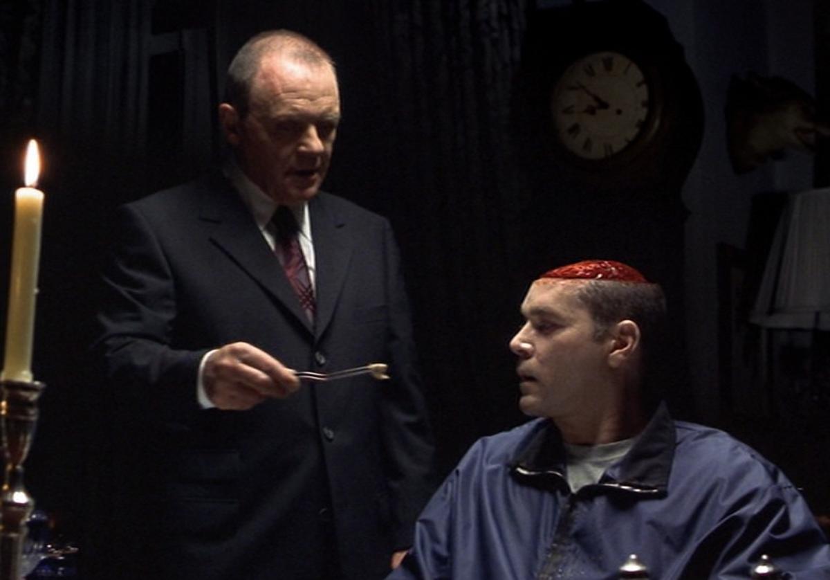 Los actores Anthony Hopkins (i) y Ray Liotta.
