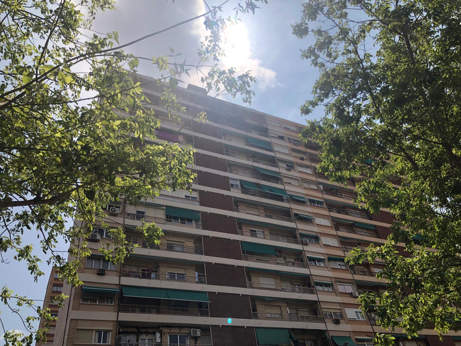 FOTOS | Un incendio en Campanar obliga a desalojar un edificio de 14 plantas