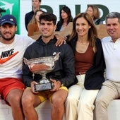 El hermano mayor de Alcaraz, Álvaro, y sus padres.
