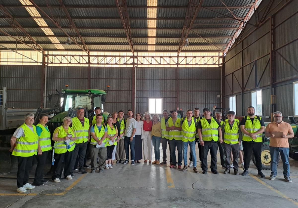 Bienvenida a los primeros 20 peones agrícolas para recuperar los caminos rurales