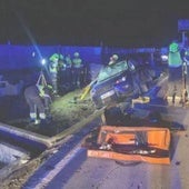 El coche del matrimonio de empresarios, fuera de la calzada.